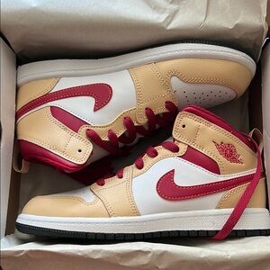 Jordan 1 Mid - White Onyx / Light Curry / White